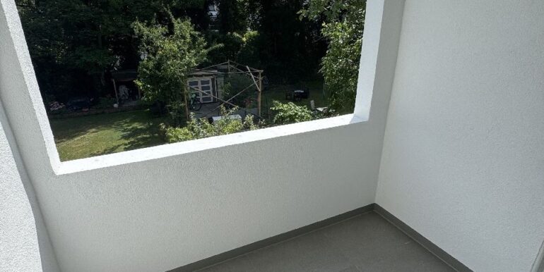 Balkon nach hintern zum Garten