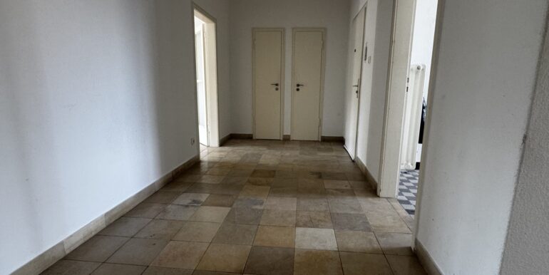 ein großzügige Diele lädt zum Verweilen ein