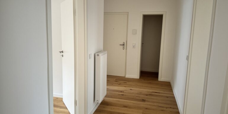 neu tapeziert und gestrichen