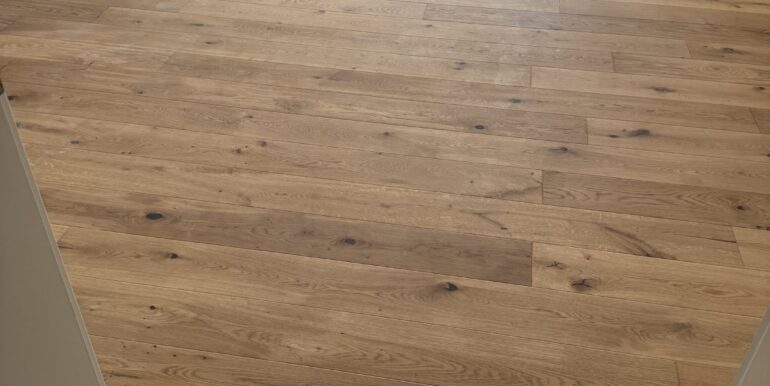 Neuer Parkettboden
