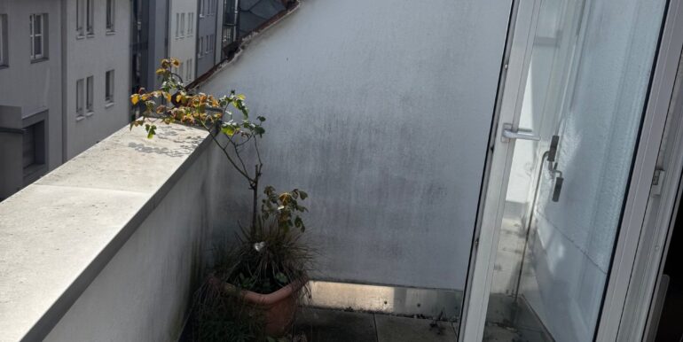 Balkon mit Blick über Köln