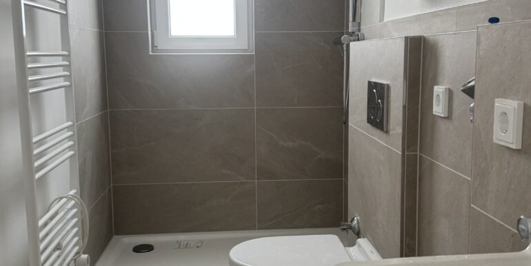 Neues Bad mit Dusche .....